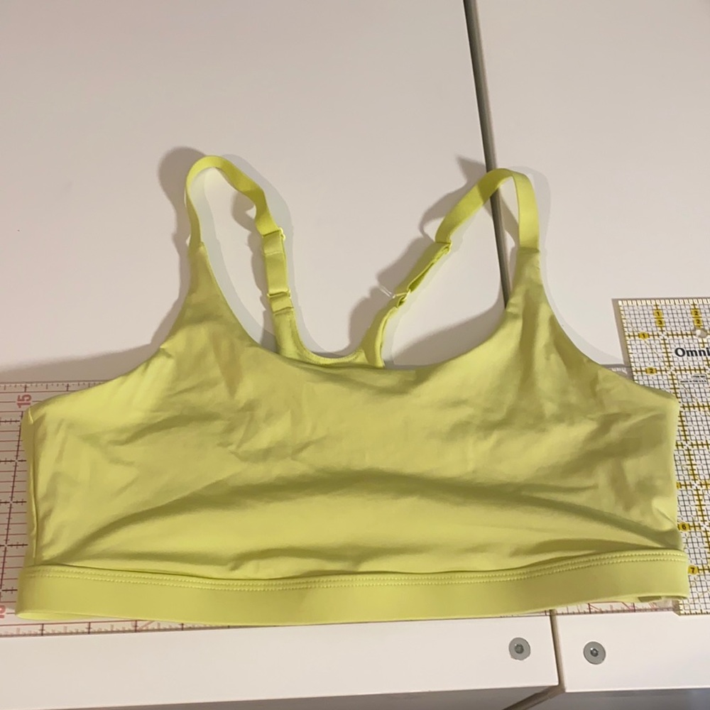 EUC Fabletics Lime Green Sports Bra